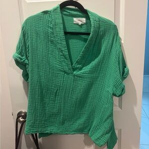 XiRENA Emerald Green Gauze V-Neck Tunic